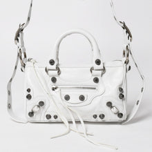 Load image into Gallery viewer, 極美品 BALENCIAGA バレンシアガ Le Cagole ル カゴール ミニ ダッフルバッグ 2WAY ハンドバッグ ショルダーバッグ 743356 ホワイト アリーナ ラムスキン 中古 4a005041