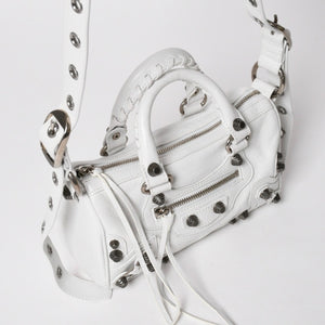 極美品 BALENCIAGA バレンシアガ Le Cagole ル カゴール ミニ ダッフルバッグ 2WAY ハンドバッグ ショルダーバッグ 743356 ホワイト アリーナ ラムスキン 中古 4a005041