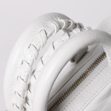 Load image into Gallery viewer, 極美品 BALENCIAGA バレンシアガ Le Cagole ル カゴール ミニ ダッフルバッグ 2WAY ハンドバッグ ショルダーバッグ 743356 ホワイト アリーナ ラムスキン 中古 4a005041