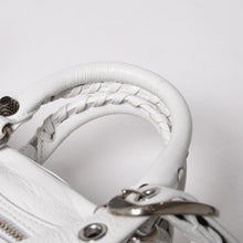 Load image into Gallery viewer, 極美品 BALENCIAGA バレンシアガ Le Cagole ル カゴール ミニ ダッフルバッグ 2WAY ハンドバッグ ショルダーバッグ 743356 ホワイト アリーナ ラムスキン 中古 4a005041