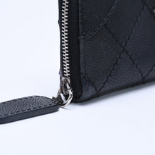 画像をギャラリービューアに読み込む, CHANEL シャネル レザー 財布 カードケース ココマーク ワイルドステッチ キャビアスキン 10番台 ブラック シルバー金具 美品 中古 4a005094