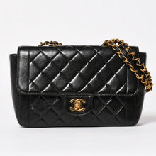 Load image into Gallery viewer, CHANEL シャネル Sフラップ Wチェーンショルダーバッグ 4番台 ココマーク ラムスキン ブラック ゴールド金具 美品 中古 4a005279