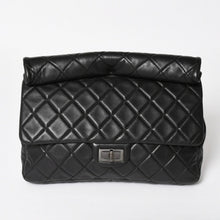 画像をギャラリービューアに読み込む, CHANEL シャネル 2.55 ロール クラッチバッグ 14番台 ココマーク ラムスキン ブラック ルテニウム金具 美品 中古 4a005113