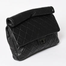 画像をギャラリービューアに読み込む, CHANEL シャネル 2.55 ロール クラッチバッグ 14番台 ココマーク ラムスキン ブラック ルテニウム金具 美品 中古 4a005113