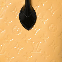 Load image into Gallery viewer, 極美品 LOUIS VUITTON ルイヴィトン ロックイットPM ハンドバッグ モノグラムヴェルニ M90251 イエロー ブラック ゴールド金具 中古 4a005262