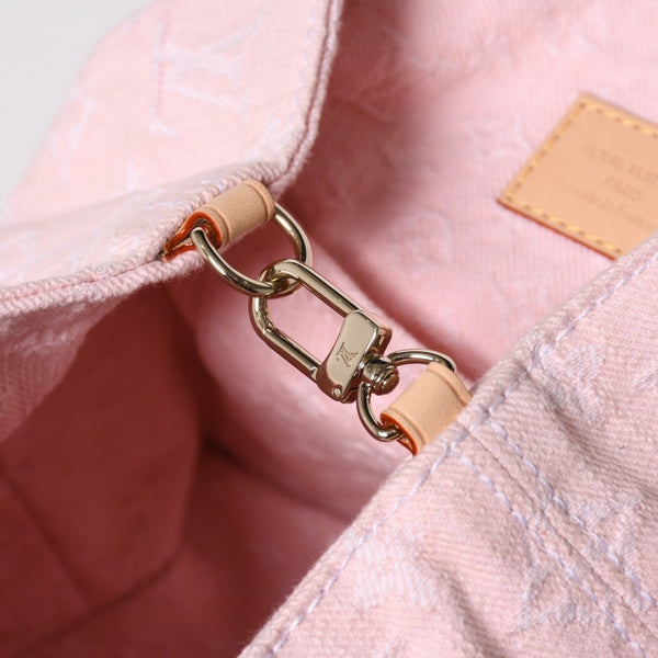 Like new LOUISVUITTON Monogram Denim Venice M13031 Monogram Denim Canvas Backpack Pink Gold Hardware Used 4a005121