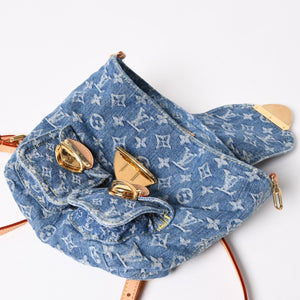 Like new LOUISVUITTON Monogram Denim Venice M46836 Monogram Denim Canvas Backpack Blue Gold Hardware Used 4a005038
