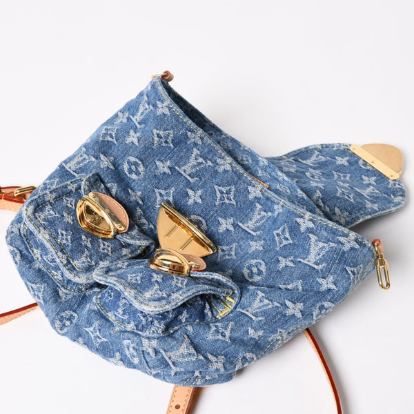 Like new LOUISVUITTON Monogram Denim Venice M46836 Monogram Denim Canvas Backpack Blue Gold Hardware Used 4a005038