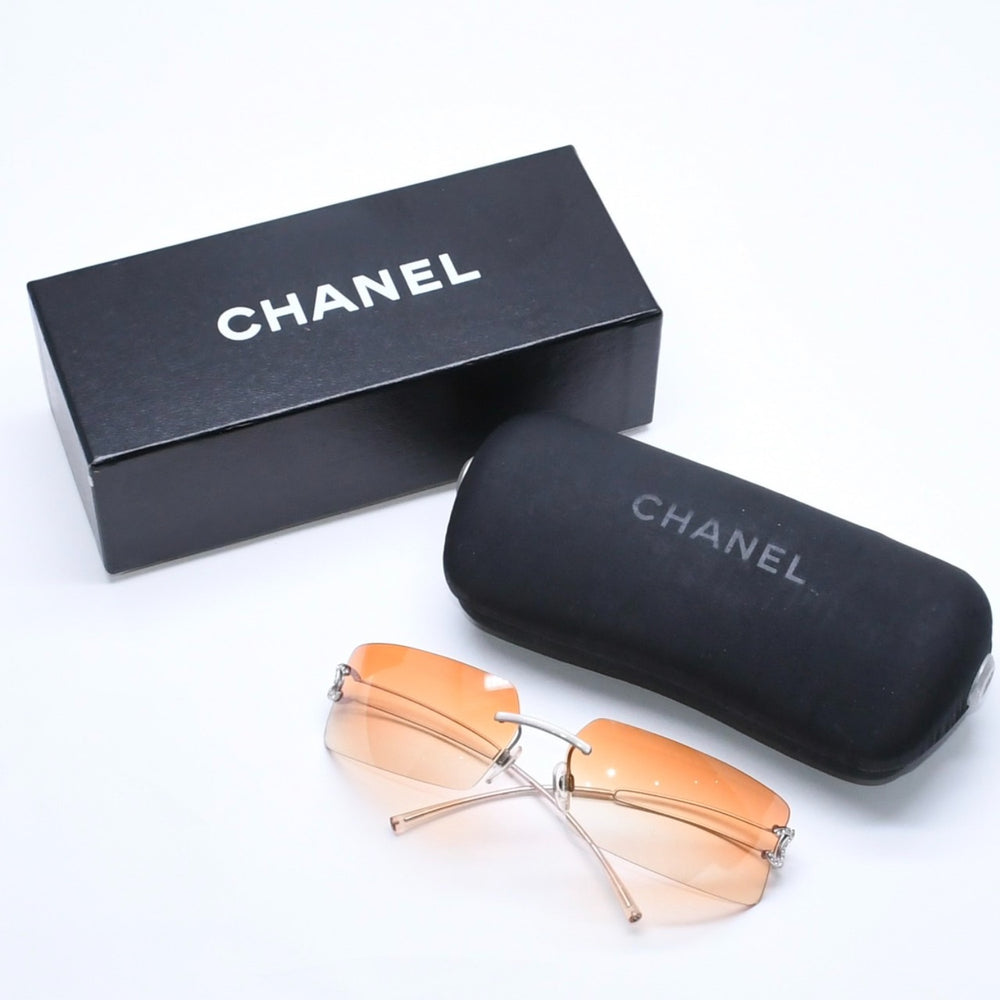 CHANEL シャネル リムレス サングラス オレンジ グラデーションレンズ ラインストーン ココマーク シルバー金具 アイウェア イタリア製 美品 中古 4a005342