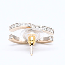 Load image into Gallery viewer, CHANEL シャネル ココマーク ピアス 重量約6.43g B23B刻印 GP メタル ラインストーン クリア ゴールド 両耳用 美品 中古 4a005160