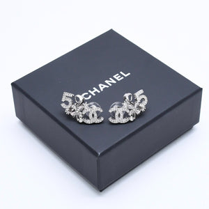 新品同様 CHANEL シャネル ピアスカフ 両耳 ココマーク＆NO5 B23P刻印 メタル ラインストーン 4.5g シルバー金具 中古 4a005155