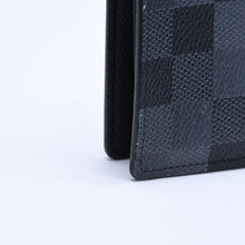 Load image into Gallery viewer, 極美品 LOUIS VUITTON ルイヴィトン 長財布 ダミエグラフィット N40415 グレー ホワイト ブラック ジャイアント ポルトフォイユ・ブラザNM 中古 4a005090