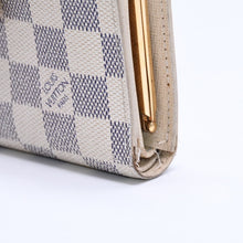 Load image into Gallery viewer, LOUIS VUITTON ルイヴィトン 2つ折り財布 ダミエ・アズール ポルトフォイユ・ヴィエノワ N61676 ホワイト ネイビー ゴールド金具 美品 中古 4a005054