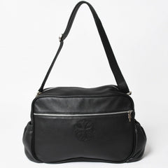 新品同様 CHROME HEARTS クロムハーツ CHプラス レザーショルダーバッグ ダイパーバッグ ダガーチャーム CHクロス CHクロスパッチ ブラック レザー シルバー925 中古 4a005234
