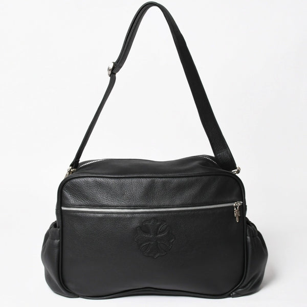 新品同様 CHROME HEARTS クロムハーツ CHプラス レザーショルダーバッグ ダイパーバッグ ダガーチャーム CHクロス CHクロスパッチ ブラック レザー シルバー925 中古 4a005234