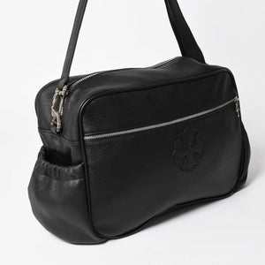 新品同様 CHROME HEARTS クロムハーツ CHプラス レザーショルダーバッグ ダイパーバッグ ダガーチャーム CHクロス CHクロスパッチ ブラック レザー シルバー925 中古 4a005234