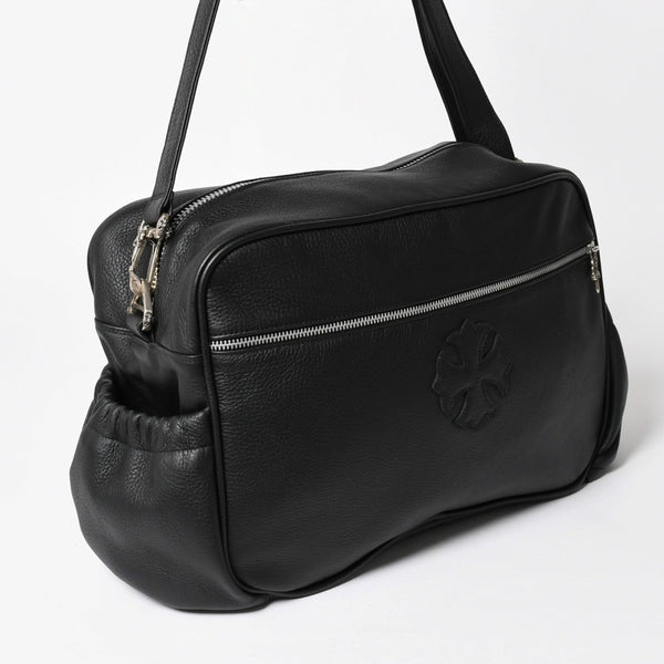 新品同様 CHROME HEARTS クロムハーツ CHプラス レザーショルダーバッグ ダイパーバッグ ダガーチャーム CHクロス CHクロスパッチ ブラック レザー シルバー925 中古 4a005234