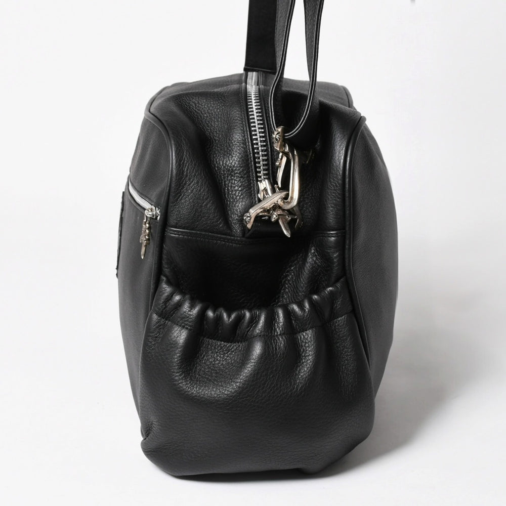 新品同様 CHROME HEARTS クロムハーツ CHプラス レザーショルダーバッグ ダイパーバッグ ダガーチャーム CHクロス CHクロスパッチ ブラック レザー シルバー925 中古 4a005234
