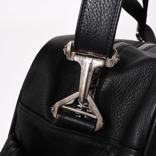 新品同様 CHROME HEARTS クロムハーツ CHプラス レザーショルダーバッグ ダイパーバッグ ダガーチャーム CHクロス CHクロスパッチ ブラック レザー シルバー925 中古 4a005234