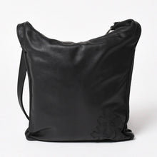 画像をギャラリービューアに読み込む, CHROME HEARTS クロムハーツ F-SLINGER レザーショルダーバッグ ダガージップ CHプラス クロスボール セメタリークロスパッチ ブラック レザー シルバー925 美品 中古 4a005233