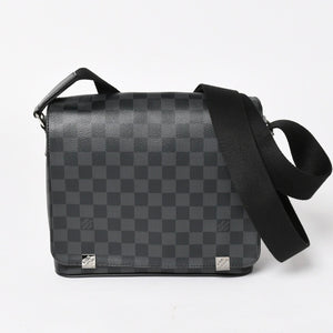 LOUIS VUITTON ルイヴィトン ディストリクトPM メッセンジャーバッグ N41028 ダミエグラフィットキャンバス ブラック グレー ショルダーバッグ シルバー金具 中古 4a004840