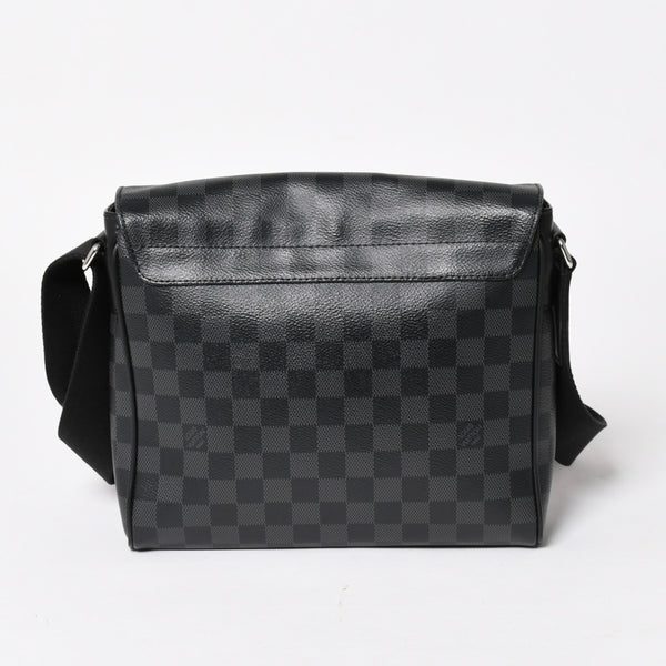 LOUIS VUITTON ルイヴィトン ディストリクトPM メッセンジャーバッグ N41028 ダミエグラフィットキャンバス ブラック グレー ショルダーバッグ シルバー金具 中古 4a004840