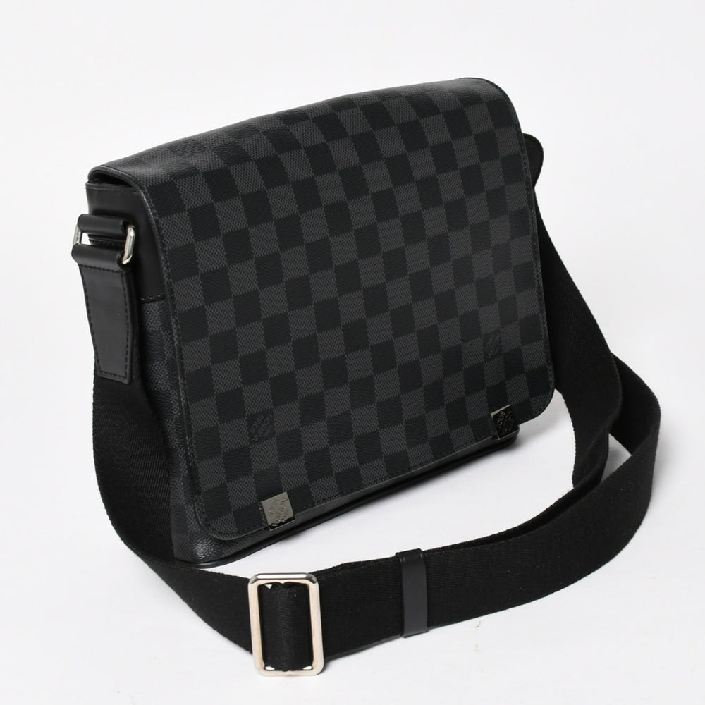 LOUIS VUITTON ルイヴィトン ディストリクトPM メッセンジャーバッグ N41028 ダミエグラフィットキャンバス ブラック グレー ショルダーバッグ シルバー金具 中古 4a004840