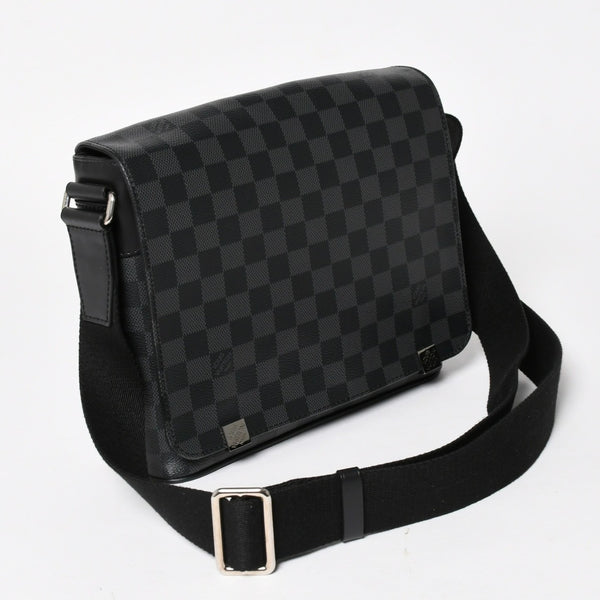LOUIS VUITTON ルイヴィトン ディストリクトPM メッセンジャーバッグ N41028 ダミエグラフィットキャンバス ブラック グレー ショルダーバッグ シルバー金具 中古 4a004840