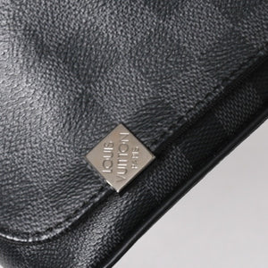 LOUIS VUITTON ルイヴィトン ディストリクトPM メッセンジャーバッグ N41028 ダミエグラフィットキャンバス ブラック グレー ショルダーバッグ シルバー金具 中古 4a004840