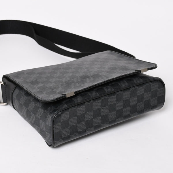 LOUIS VUITTON ルイヴィトン ディストリクトPM メッセンジャーバッグ N41028 ダミエグラフィットキャンバス ブラック グレー ショルダーバッグ シルバー金具 中古 4a004840