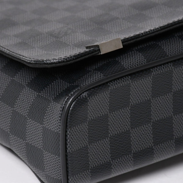 LOUIS VUITTON ルイヴィトン ディストリクトPM メッセンジャーバッグ N41028 ダミエグラフィットキャンバス ブラック グレー ショルダーバッグ シルバー金具 中古 4a004840