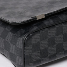 Load image into Gallery viewer, LOUIS VUITTON ルイヴィトン ディストリクトPM メッセンジャーバッグ N41028 ダミエグラフィットキャンバス ブラック グレー ショルダーバッグ シルバー金具 中古 4a004840