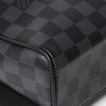 Load image into Gallery viewer, LOUIS VUITTON ルイヴィトン ディストリクトPM メッセンジャーバッグ N41028 ダミエグラフィットキャンバス ブラック グレー ショルダーバッグ シルバー金具 中古 4a004840