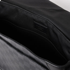 LOUIS VUITTON ルイヴィトン ディストリクトPM メッセンジャーバッグ N41028 ダミエグラフィットキャンバス ブラック グレー ショルダーバッグ シルバー金具 中古 4a004840