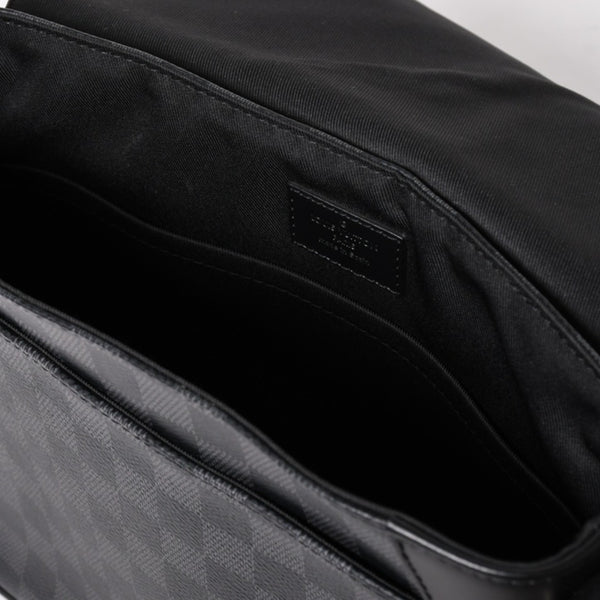 LOUIS VUITTON ルイヴィトン ディストリクトPM メッセンジャーバッグ N41028 ダミエグラフィットキャンバス ブラック グレー ショルダーバッグ シルバー金具 中古 4a004840