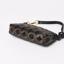 Load image into Gallery viewer, LOUIS VUITTON ルイヴィトン モノグラムスパンコール ポシェットアクセソワール ショルダーバッグ M26473 ブラック ブラウン ゴールド金具 美品 中古 4a004863