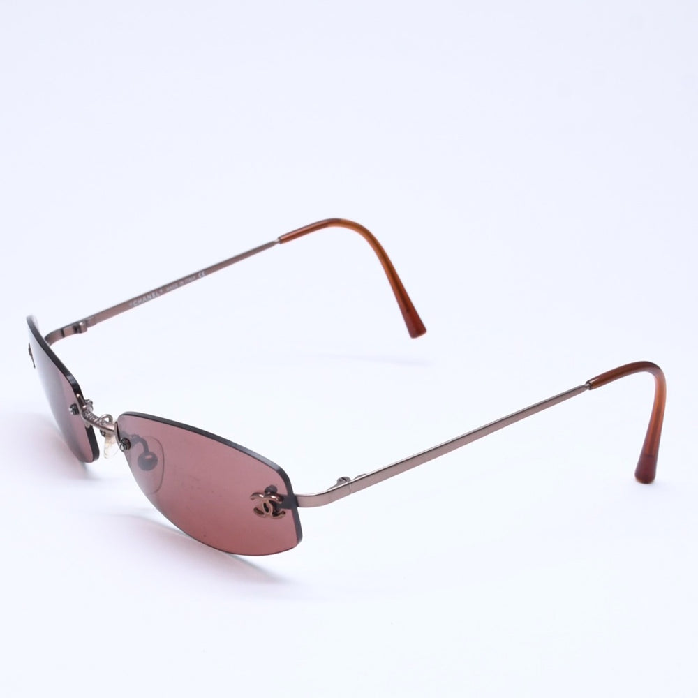 CHANEL rimless sunglasses with side Coco mark, bronze and purple accents, made in Italy, metal, size 54.◻19 Excellent condition, used item 4a005423