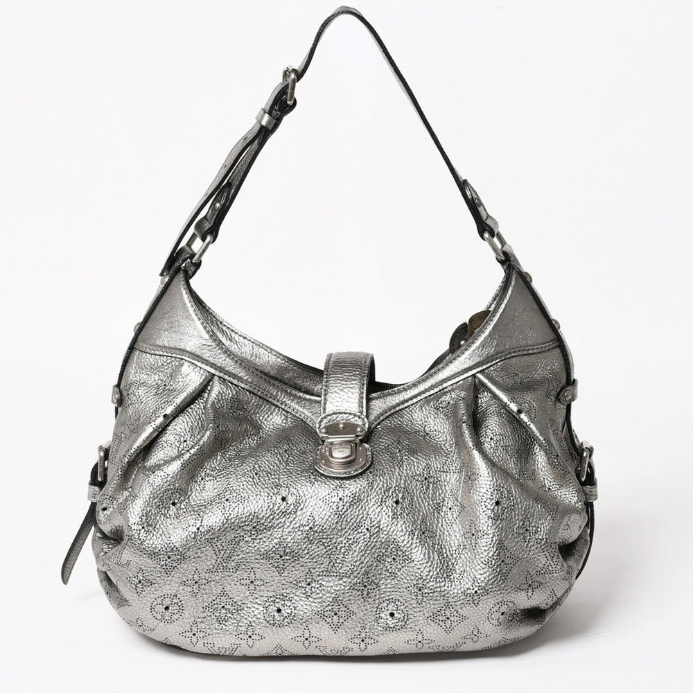 Very Good Condition LOUIS VUITTON Mahina XS Shoulder Bag Arjan Metallic Silver Silver M95718 Used 4a005253