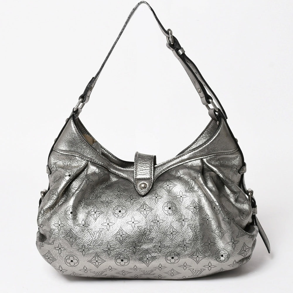Very Good Condition LOUIS VUITTON Mahina XS Shoulder Bag Arjan Metallic Silver Silver M95718 Used 4a005253