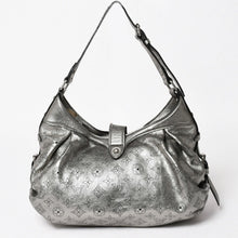 Load image into Gallery viewer, 極美品 LOUIS VUITTON ルイヴィトン マヒナ XS ショルダーバッグ アルジャン メタリックシルバー シルバー M95718 中古 4a005253