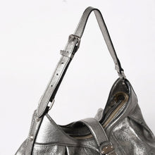 Load image into Gallery viewer, 極美品 LOUIS VUITTON ルイヴィトン マヒナ XS ショルダーバッグ アルジャン メタリックシルバー シルバー M95718 中古 4a005253