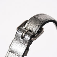 Load image into Gallery viewer, 極美品 LOUIS VUITTON ルイヴィトン マヒナ XS ショルダーバッグ アルジャン メタリックシルバー シルバー M95718 中古 4a005253