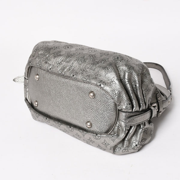 極美品 LOUIS VUITTON ルイヴィトン マヒナ XS ショルダーバッグ アルジャン メタリックシルバー シルバー M95718 中古 4a005253