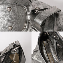 Load image into Gallery viewer, 極美品 LOUIS VUITTON ルイヴィトン マヒナ XS ショルダーバッグ アルジャン メタリックシルバー シルバー M95718 中古 4a005253
