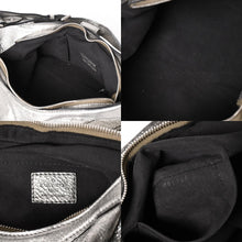 Load image into Gallery viewer, 極美品 LOUIS VUITTON ルイヴィトン マヒナ XS ショルダーバッグ アルジャン メタリックシルバー シルバー M95718 中古 4a005253