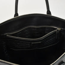 画像をギャラリービューアに読み込む, 極美品 PRADA プラダ トートバッグ ブリーフケース ビジネスバッグ サファーノレザー ブラック ブルー シルバー金具 中古 4a005269