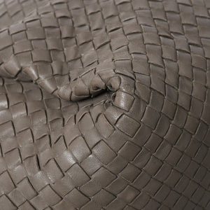 BOTTEGA VENETA ボッテガヴェネタ イントレチャート ハンドバッグ B00860011A ラムスキン チャコールグレー 美品 中古 4a005274