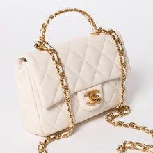画像をギャラリービューアに読み込む, CHANEL シャネル スモール トップハンドル フラップ 2WAYバッグ AS4023 ランダム番台 ココマーク シャイニーラムスキン 美品 中古 4a005369