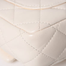 画像をギャラリービューアに読み込む, CHANEL シャネル スモール トップハンドル フラップ 2WAYバッグ AS4023 ランダム番台 ココマーク シャイニーラムスキン 美品 中古 4a005369