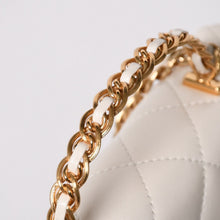 画像をギャラリービューアに読み込む, CHANEL シャネル スモール トップハンドル フラップ 2WAYバッグ AS4023 ランダム番台 ココマーク シャイニーラムスキン 美品 中古 4a005369